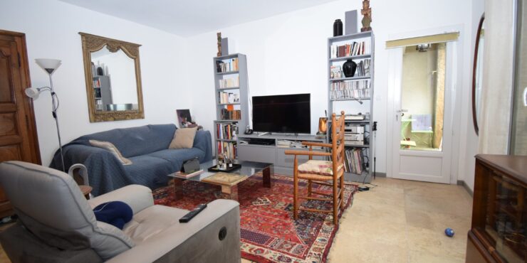 T4 rénové avec balcon   Quartier Terradou, Carpentras pour investisseur.
