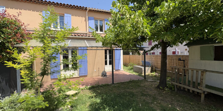 Maison avec trois chambres, garage et jardin à Carpentras