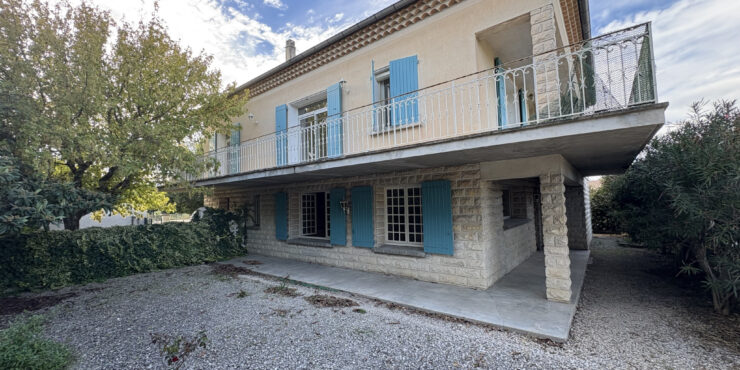 Appartement en rez-de-jardin trois chambres avec garage   Pernes-les-Fontaines