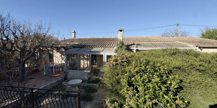 Pernes-les-Fontaines Maison de plain-pied avec piscine et accès direct à la Nesque
