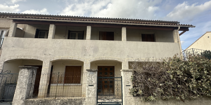 Maison à rénover avec garage et jardin