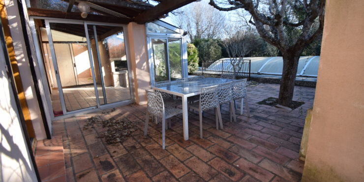 Pernes-les-Fontaines   Maison de plain-pied avec piscine et accès direct à la Nesque