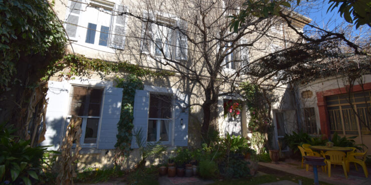 Maison de caractère   4 suites, cour et grange   Carpentras