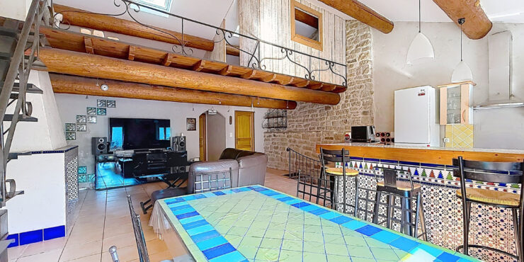 Bien rare : maison de village avec grand garage