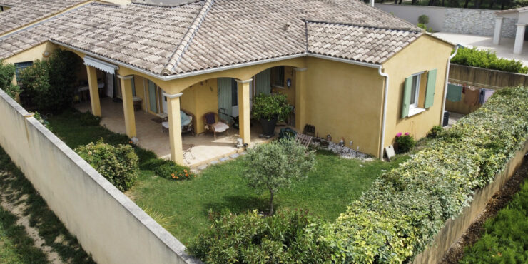 Maison de plain-pied au calme avec jardin et garage