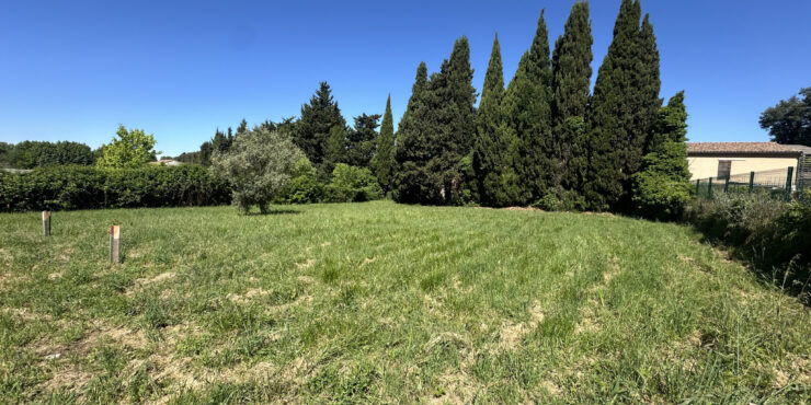 Terrain constructible non viabilisé de 1 190 m2