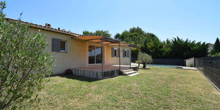 Maison de plain-pied de 113 m2 avec piscine et garage   Mormoiron