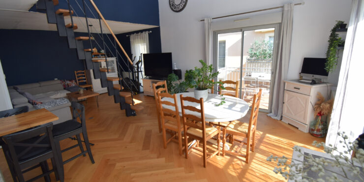 T3 en duplex avec balcon et stationnements privatifs