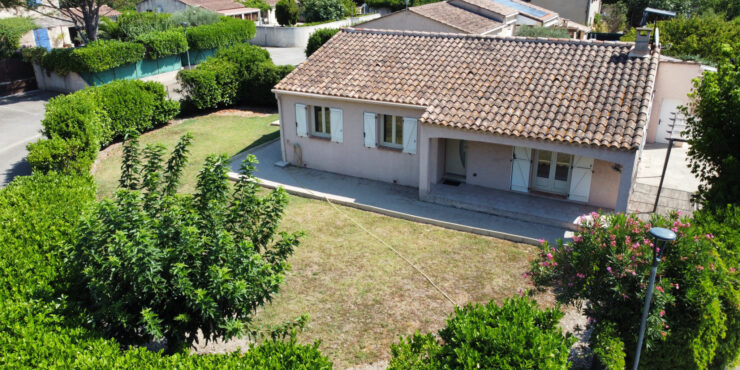 Maison de plain-pied 4 chambres avec jardin à Saint-Saturnin-lès-Avignon