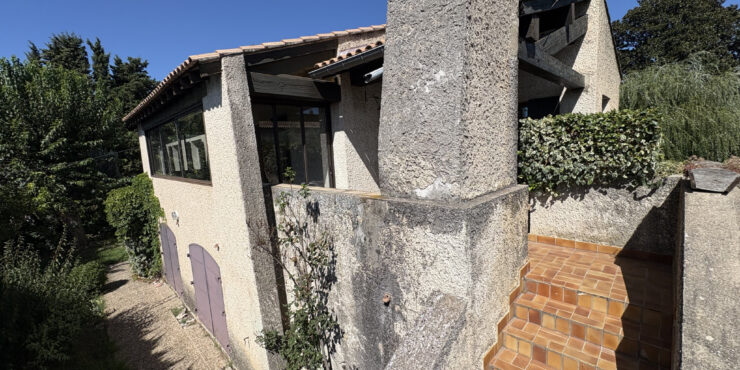 Villa au calme en impasse   Terrain clos de 2 400 m2 avec piscine