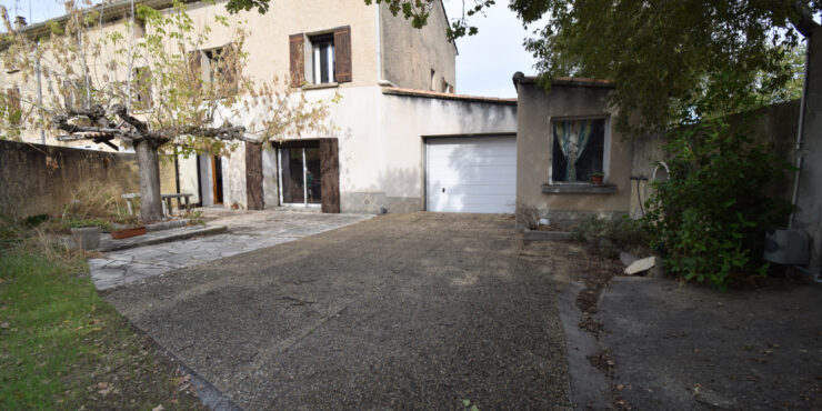 Maison de village trois chambres avec jardin et garage